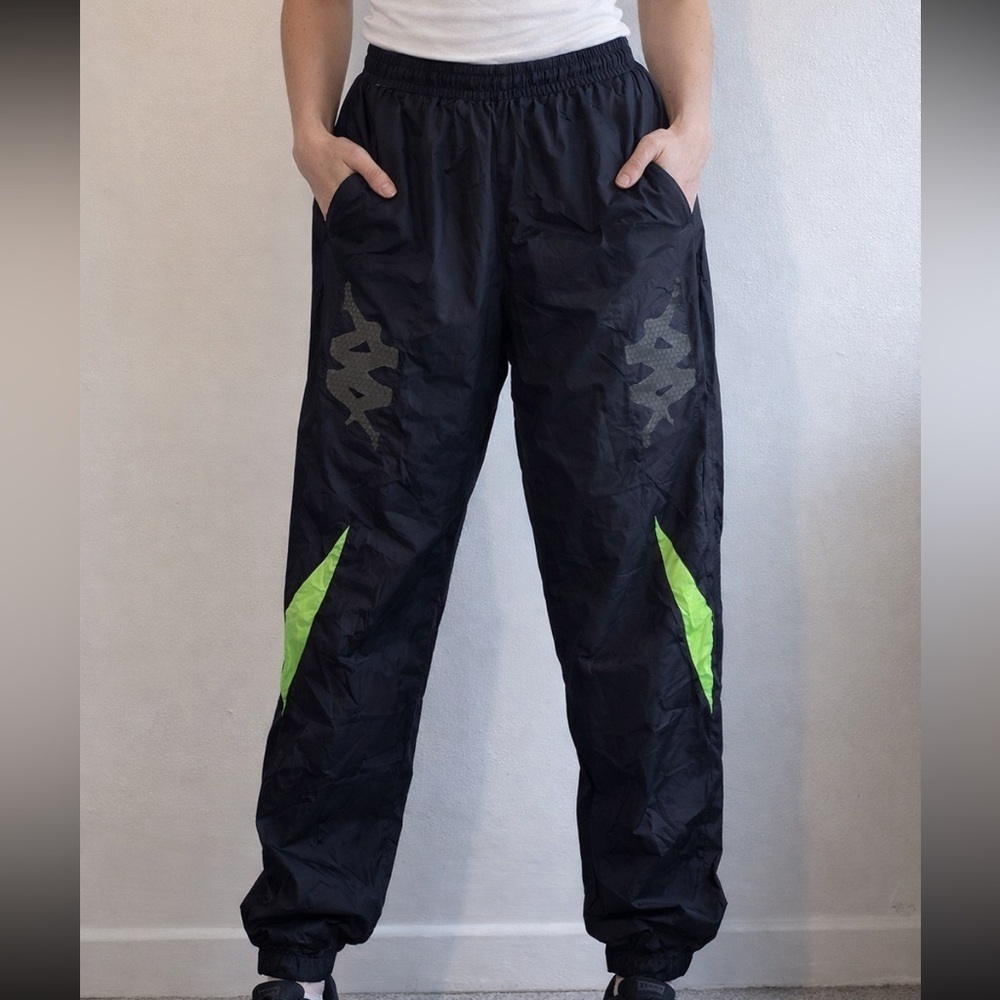 EXCELLENT CONDITION UNISEX MEDIUM KAPPA NYLON JOGGERS